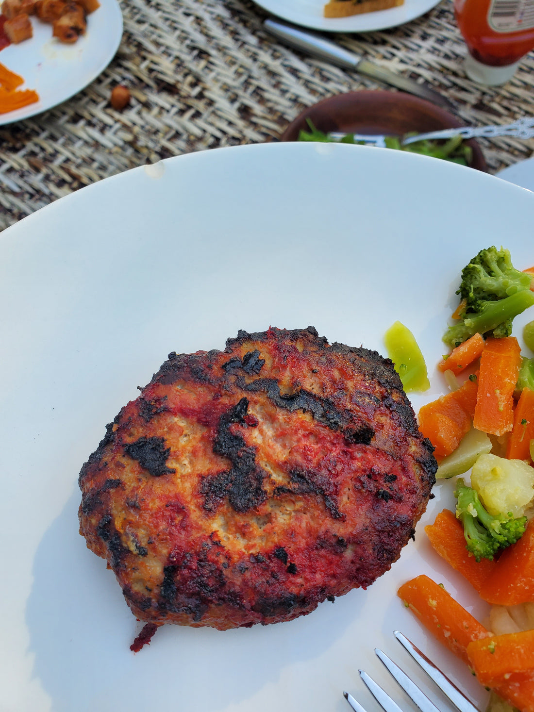 Turkey Burgers With Nomato Burger Sauce